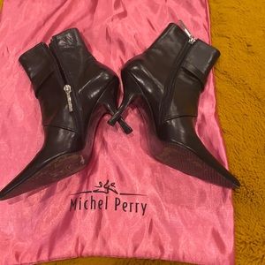 Michel Perry Black ankle pointy toe booties 2in kit heel size 36 …